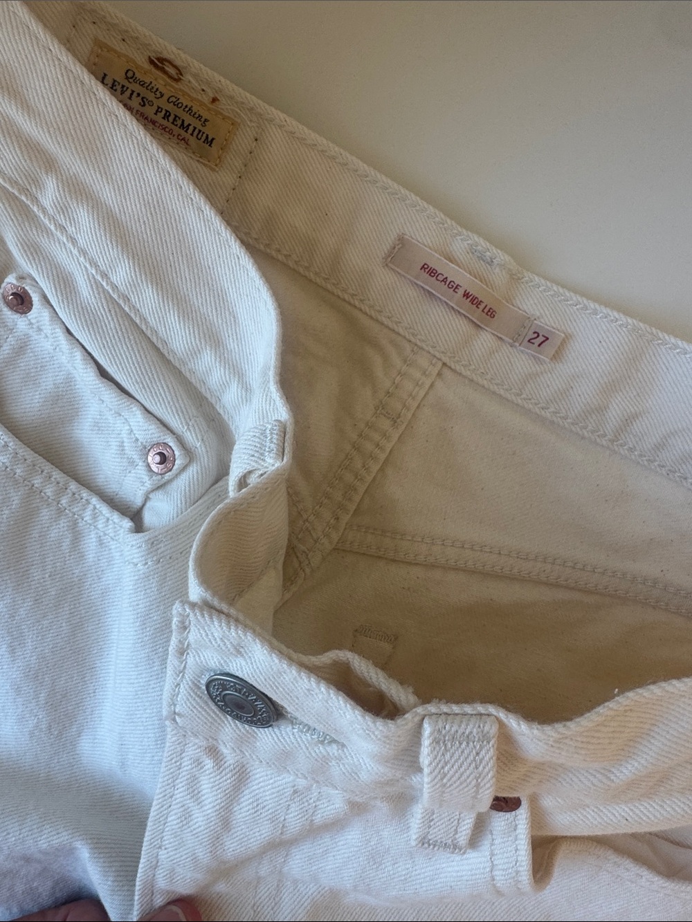 Levi’s - Picture 3 of 4